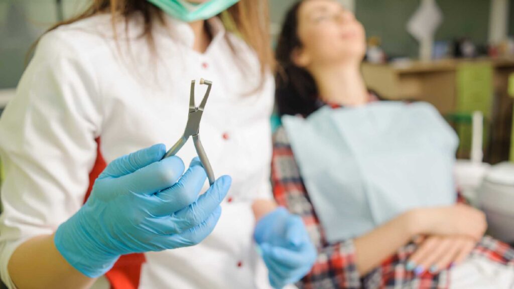 Urgent Care for Painful Tooth Extraction: A Patient’s Guide